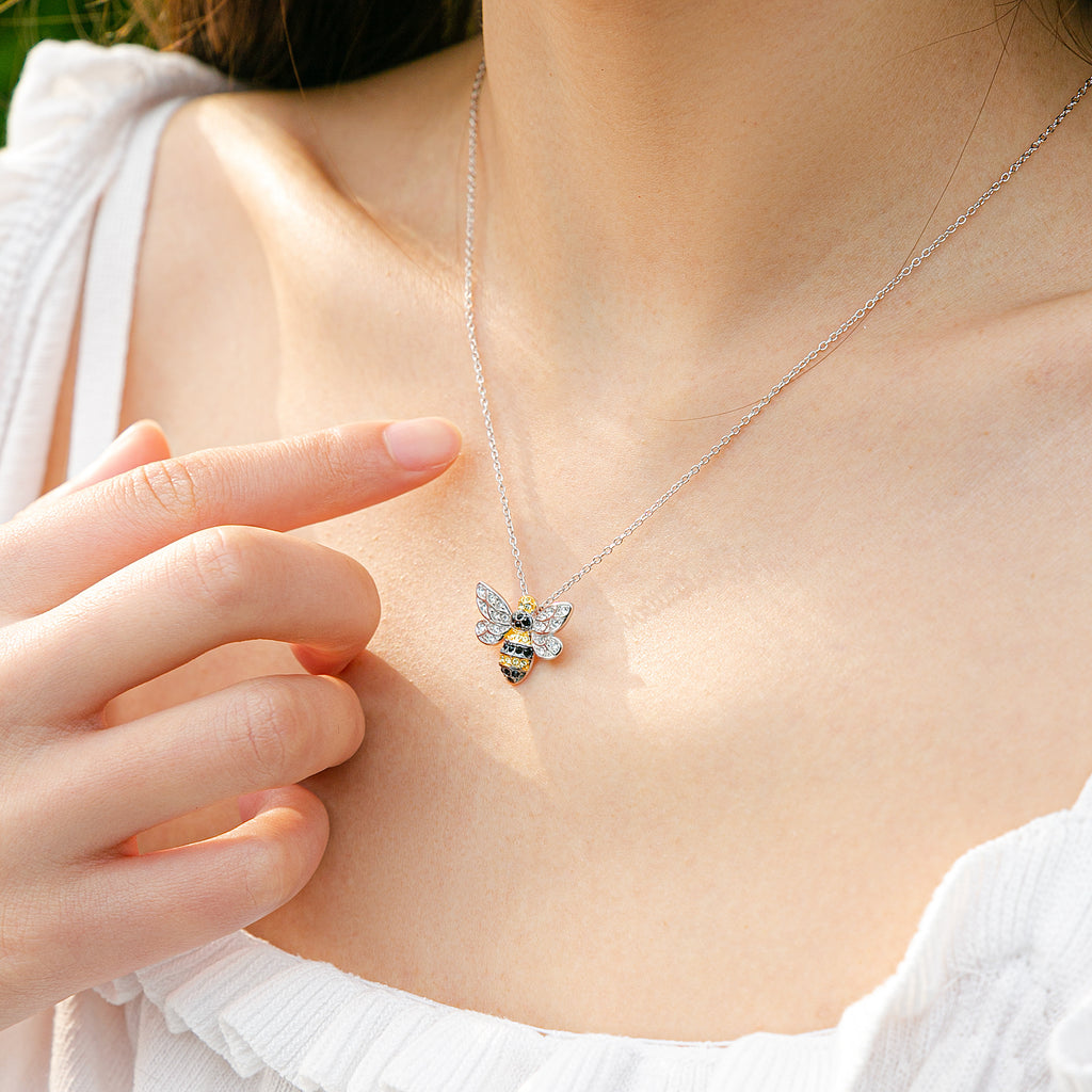 Jewelry | Uno De 5 Queen Bee Necklace With Green Swarovski Crystal |  Poshmark