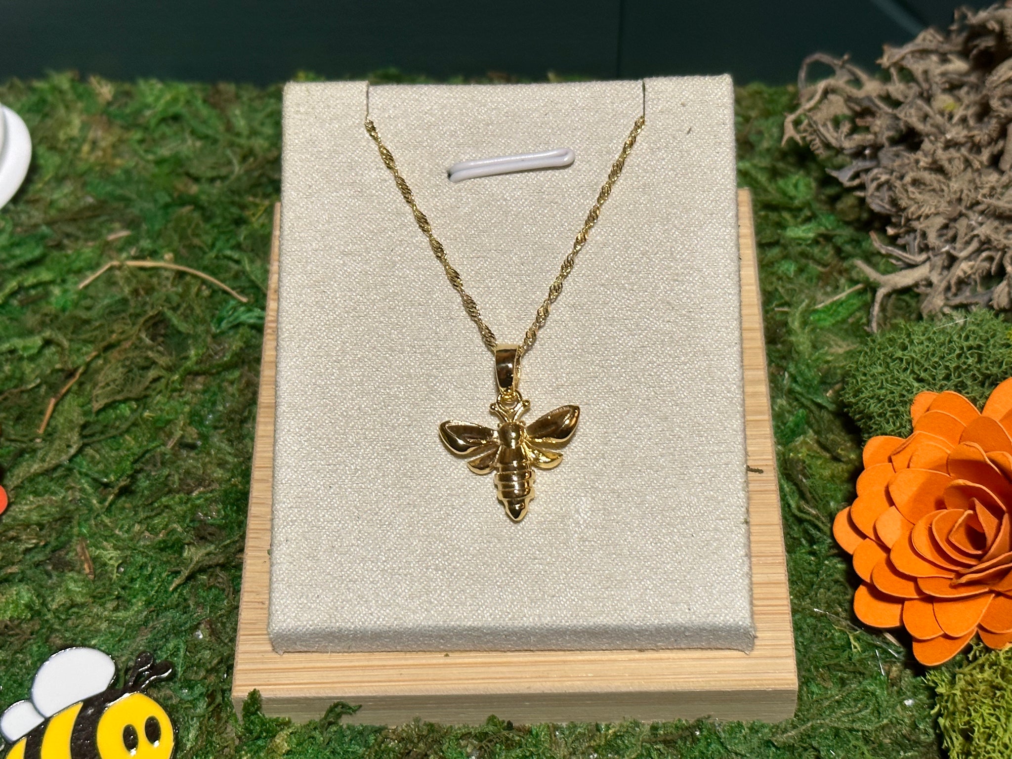 Luxury Queen Bee Necklace 14k Solid Gold