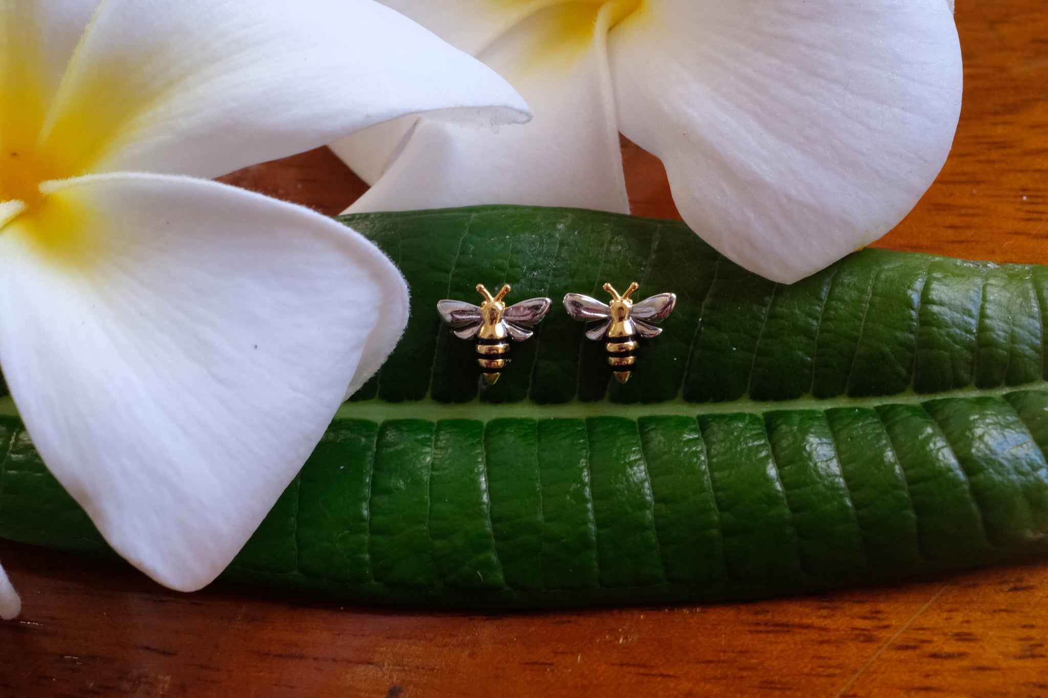 Luxury Queen Bee Earrings Gold/Silver *NEW* (LOW STOCK)